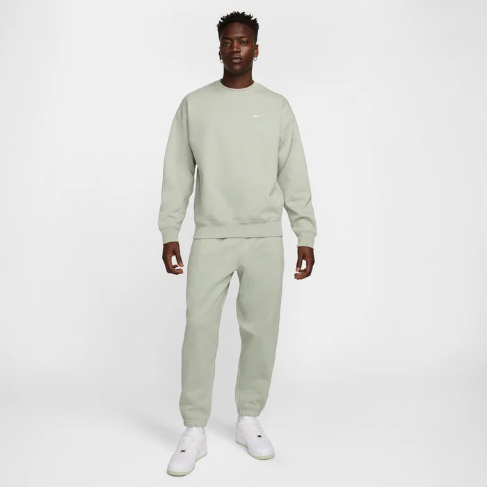 Nike Solo Swoosh Fleece Crew | thegoodlife. UAE