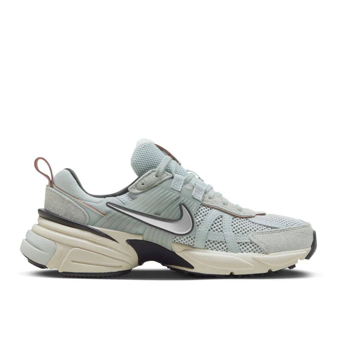 Nike - V2K Run Women's - Sneakers - thegoodlife.