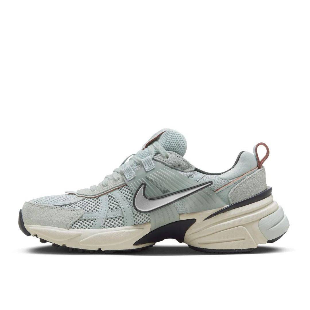 Nike - V2K Run Women's - Sneakers - thegoodlife.