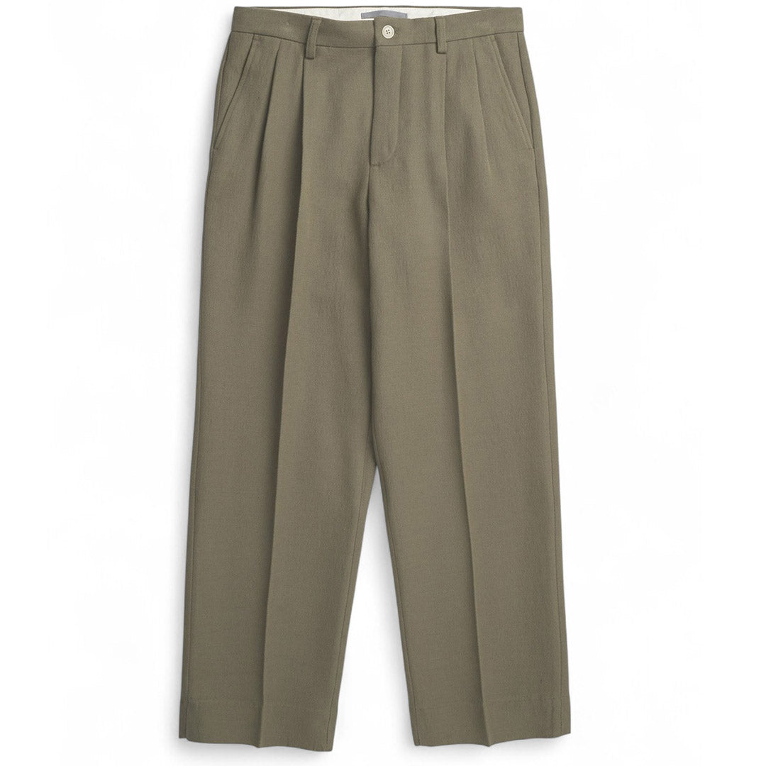 norse_projects_benn_relaxed_cavalry_cotton_wool_pleated_trouser_olive_night_n25_0429__1_.jpg