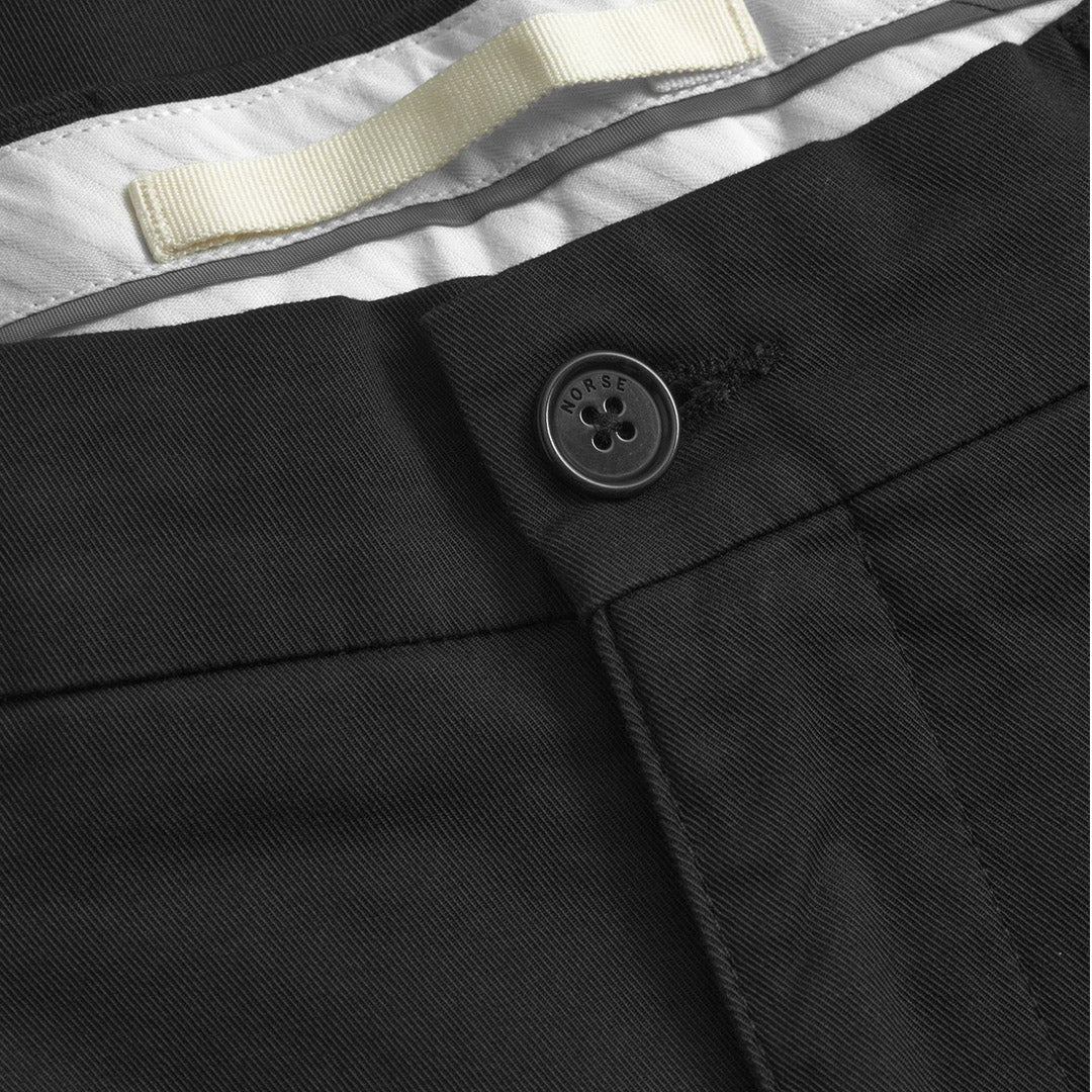 norse_projects_benn_relaxed_twill_pleated_trouser_black_n25_0427__7_.jpg