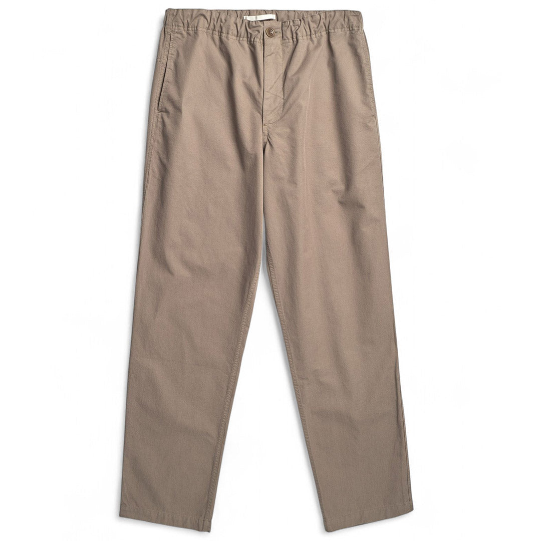 norse_projects_ezra_regular_mineral_dyed_fine_twill_trousers_walnut_n25_0431__1_.jpg