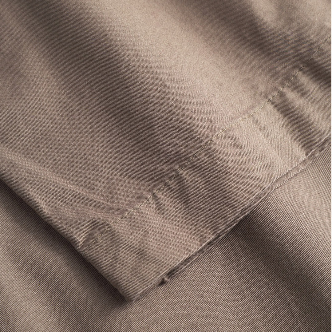 norse_projects_ezra_regular_mineral_dyed_fine_twill_trousers_walnut_n25_0431__8_.jpg