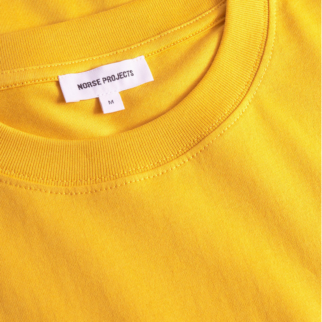 norse_projects_johannes_organic_the_lakes_print_t_shirt_warm_yellow_n01_0694__7_.jpg