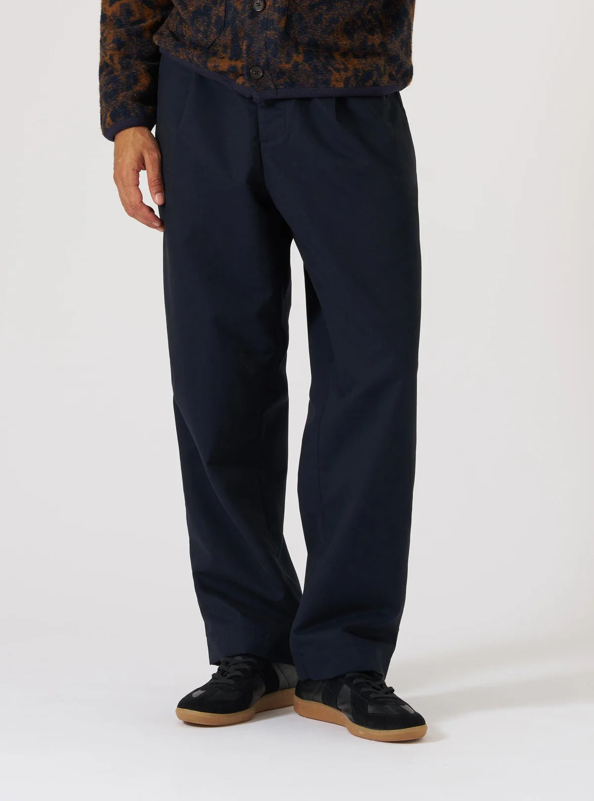 universal_works_navy_brushed_polytech_duke_pant_33136n__3_.jpg